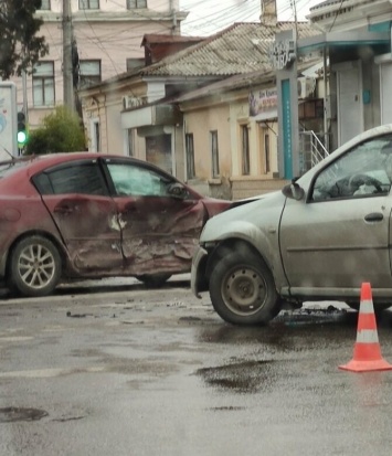 "Не было дорожного знака": в центре Симферополя произошло ДТП с пострадавшими, - ФОТО, ВИДЕО