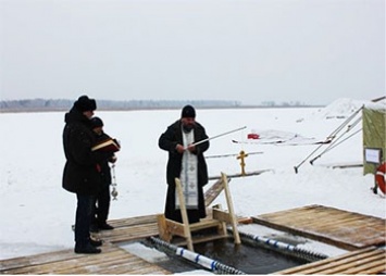 Жителей Белогорска спрашивают, нужна ли им купель на Крещение