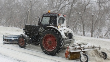 Дороги Барнаула чистит более 90 единиц снегоуборочной техники