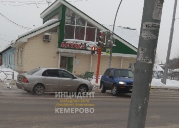 Две иномарки столкнулись на перекрестке в Кемерове