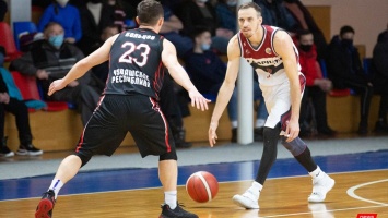 Баскетболисты «Барнаула» открыли год победой над «Чебоксарскими ястребами»