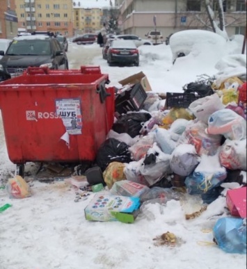 Кузбассовец пожаловался на свалку мусора недалеко от городской администрации
