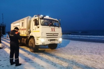 В преддверии крещенской ночи на пляже в Зеленоградске дежурят спасатели