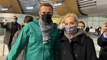 Навальный отправлен под стражу до 15 февраля