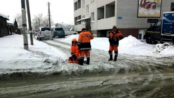 Море разлилось у детсада в Барнауле из-за очередного порыва