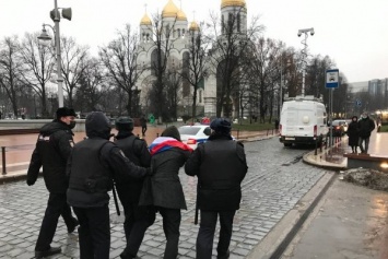 В Калининграде полиция начала задерживать участников акции протеста (фото) (видео)