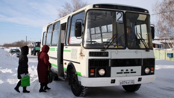 Жители алтайского села вынуждены ездить на такси. Автобуса не дождаться