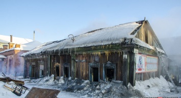 Двое жителей Камня-на-Оби скончались при пожаре в частном доме