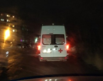 В центре Петрозаводска молодая женщина выпала из окна