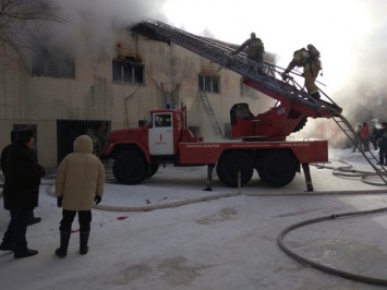 Офисное здание загорелось в Кузбассе